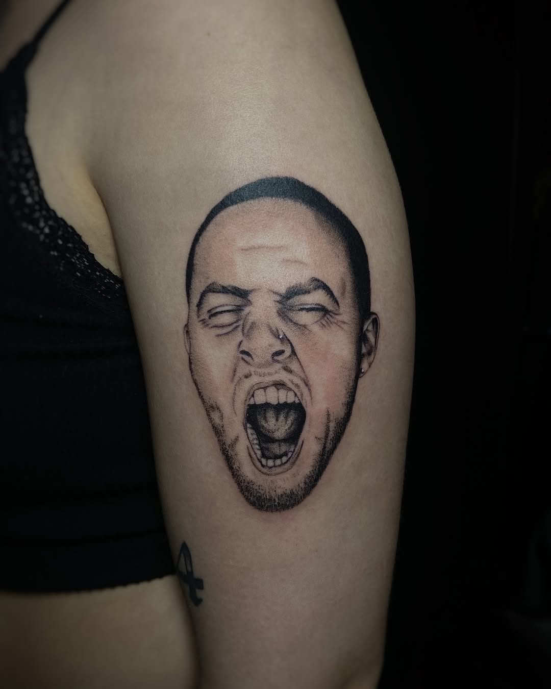 Presenting: the most dope tattoo I’ve ever had the pleasure of doing.

It’s such an honor to memorialize Mac through my tattoos, he’s an artist who’s 