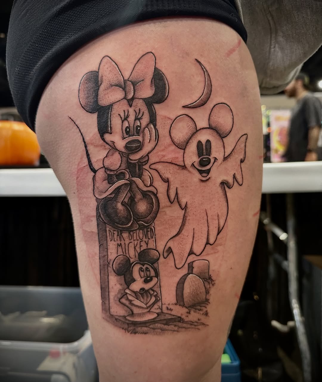 Here is my Day 3 tattoo from @animeink_con ! Thanks so much @mrs_m_f_er58 for sitting like a rock! #tattoo #tattoos #blackandgreytattoo #disneytattoo 