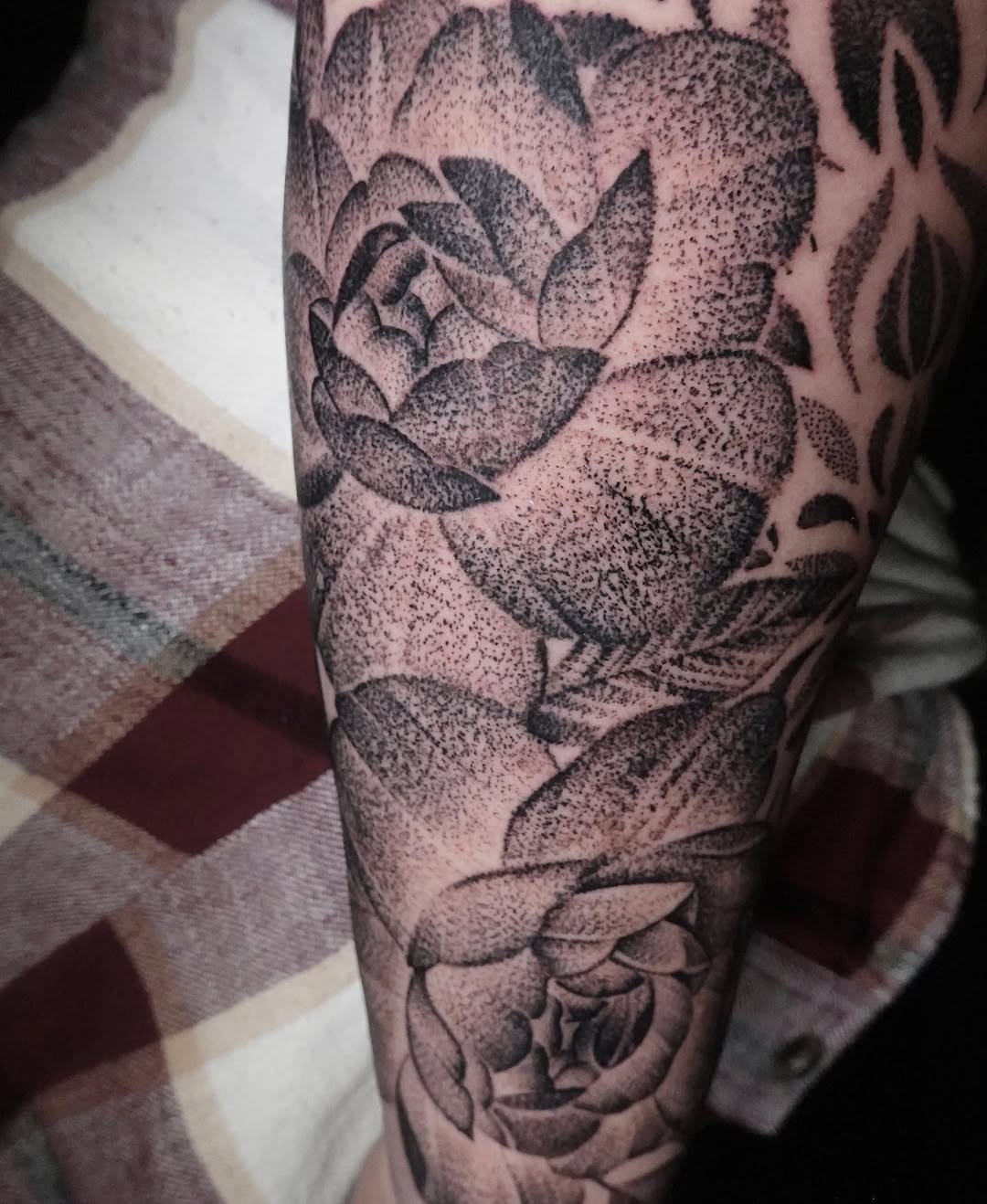 This style of floral was so fun to do. I would love to do more like this!

Made with:
@theinkarm 
@mavericktattoomercantile 
@fusion_ink 
@rxtattoocar