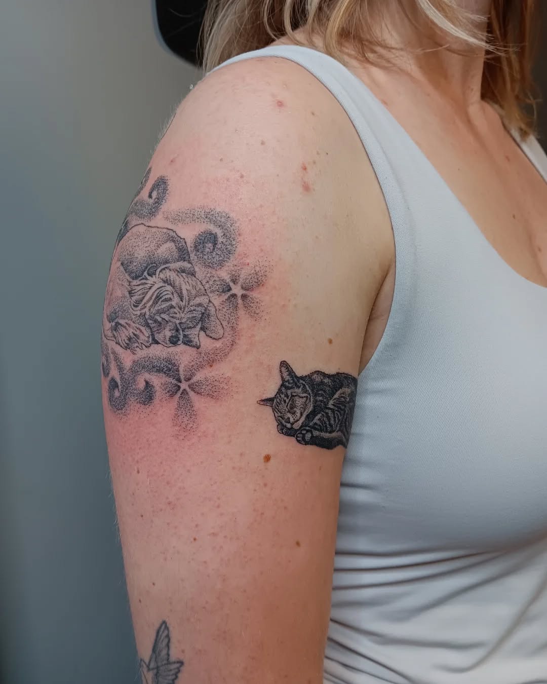 some little portraits of Sadie and Zoe! thank you Lauren for trusting me with these sentimental pieces 

I hope everyone's having a great week :) I ha