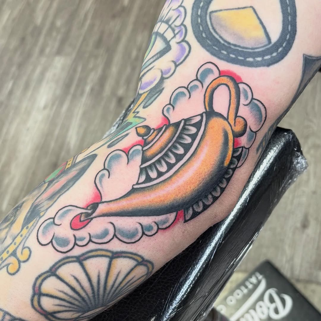 I have this Friday open and available to tattoo! Dm or call the shop to book! Here’s a cool genie lamp I did recently. Thanks Ben! @boundlesstattooco