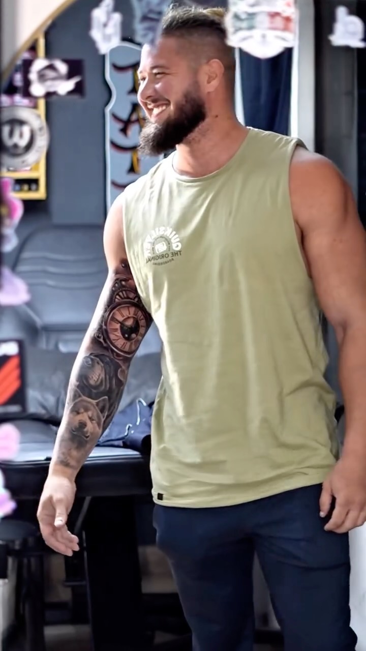 El tiempo pasa… pero hay vínculos que son para toda la vida. ⏳

Dos compañeros, dos historias marcadas en la piel.
Buscamos capturar no solo el realis