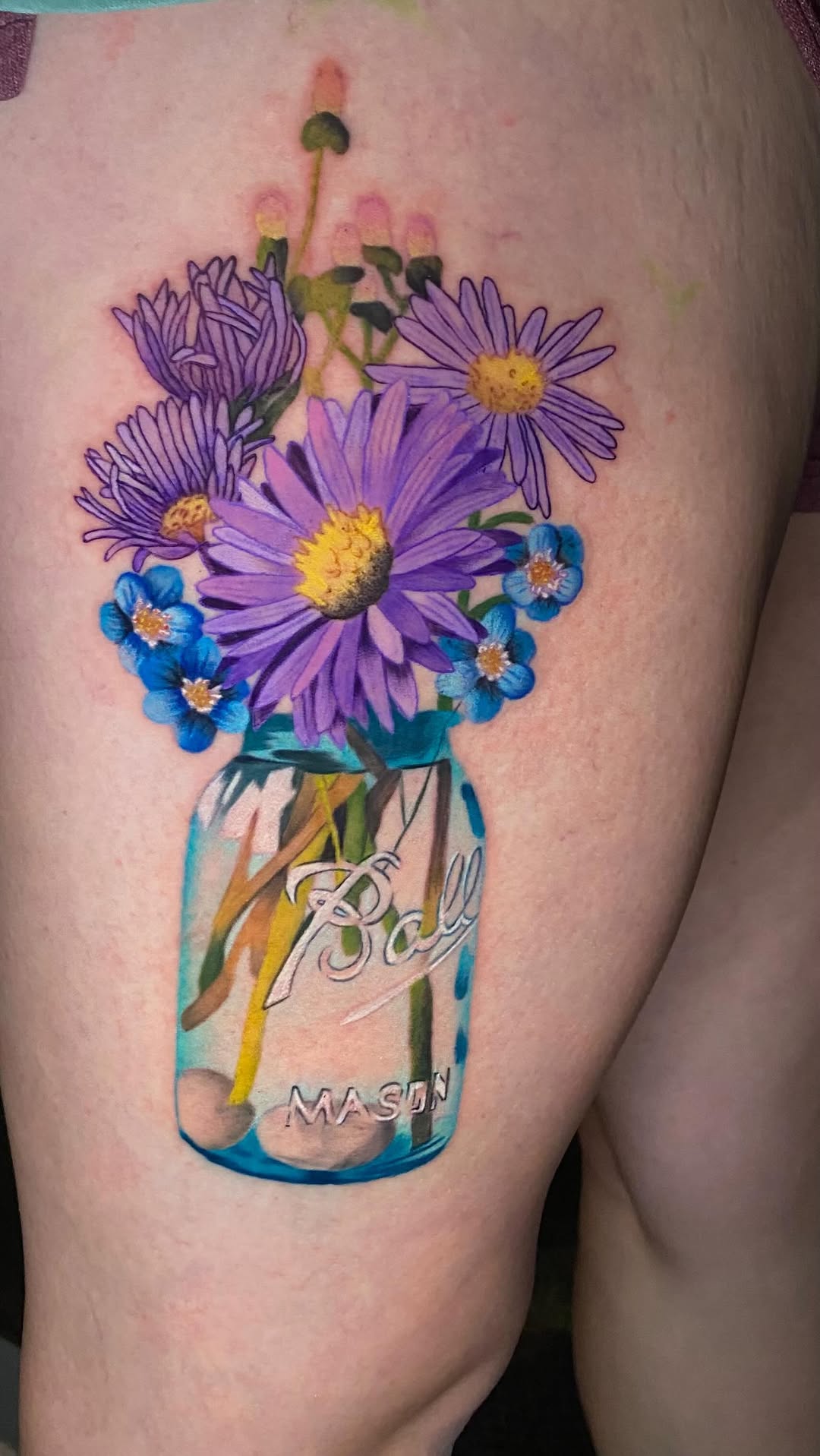 Loved this idea to represent her children. Her son’s name is Mason and her daughters birth flower is Aster  
#tattoo #colortattoo #masonjar #aster #se