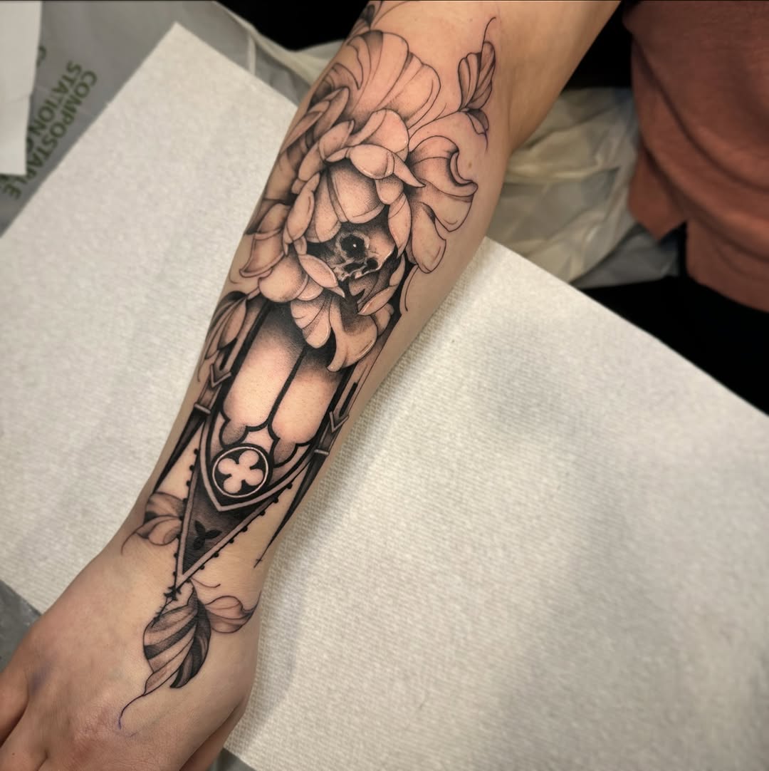 Booking for Jan 2026 in Cornwall @redrabbittattoo ! Email me with inquiries 

Big day yesterday for Jessie! Thank you so much for grabbing this one fr