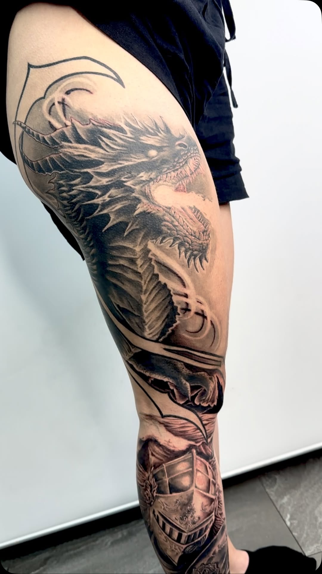 So stoked to be able to finally call this outer leg sleeve done it’s been such an honour to be able to do this tattoo iv loved every minute of it 

#t