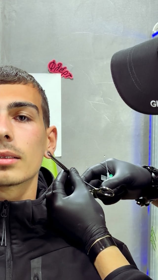 Just another day 

#piercing #piercer #athens #tattoostudio