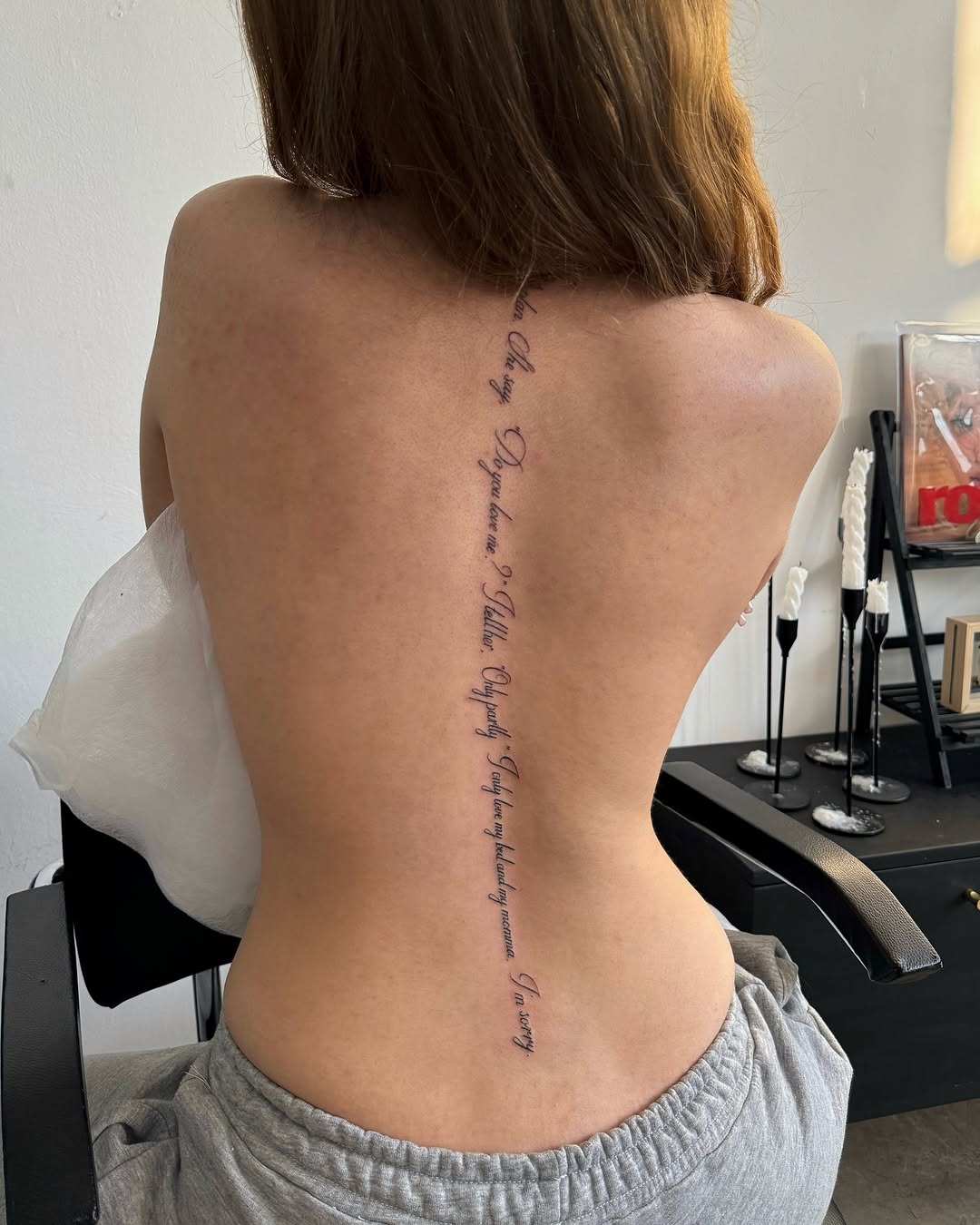 Татуировка на позвоночнике — это не только искусство, но и мощный инструмент выражения чувственности. Линия позвоночника сама по себе ассоциируется с 