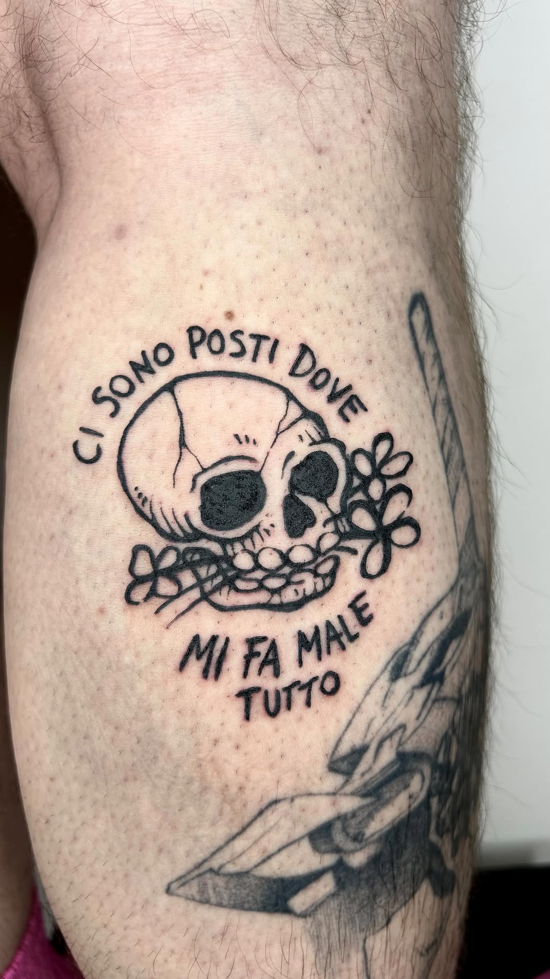 Skull and Flower 
A meaningful tattoo for my greatest friend
A design that marked a deep change in my way of approaching drawing and tattoos a couple 