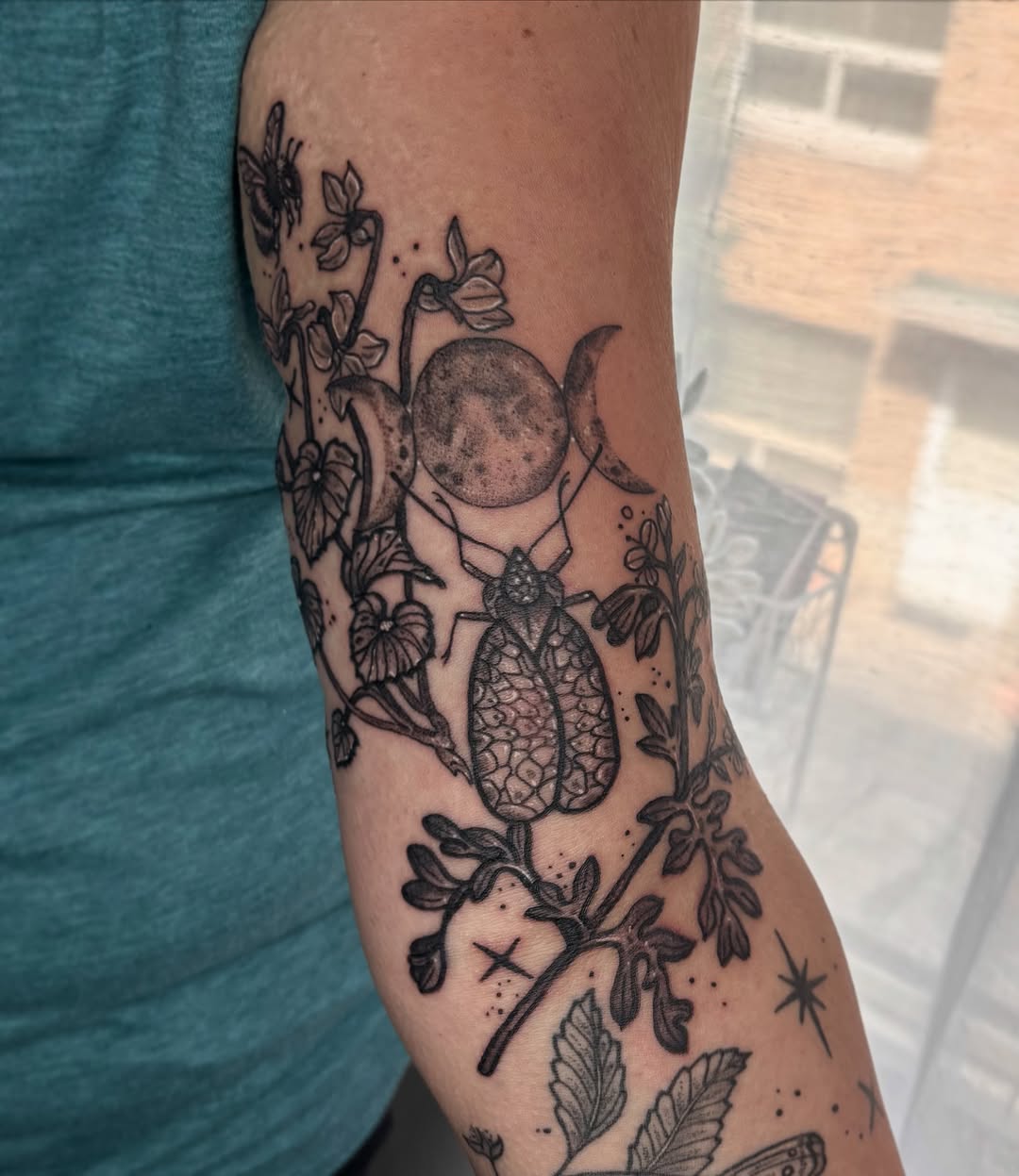 a very meaningful addition that i am so grateful to have done :) 

the maiden, mother, and crone, symbolized by different plants and bugs:) the three 