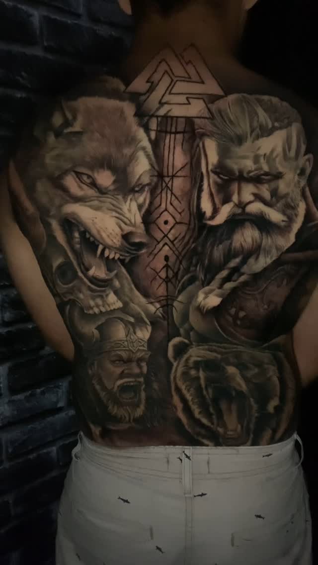 ⚜️VIKINGS⚜️ fechamento de costas no tema nórdico. Muita satisfação em fazer esse trampo, agradeço a confiança sempre. Vc curte esse tema? Faria uma de