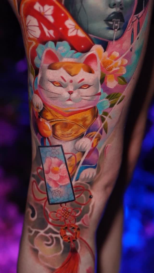 lugar ✨Tauaje geisha que presente en categoría full color en @paradise.tattoo.convention realizado 25 horas, muy agradecida con  @jonisius_  por la ca