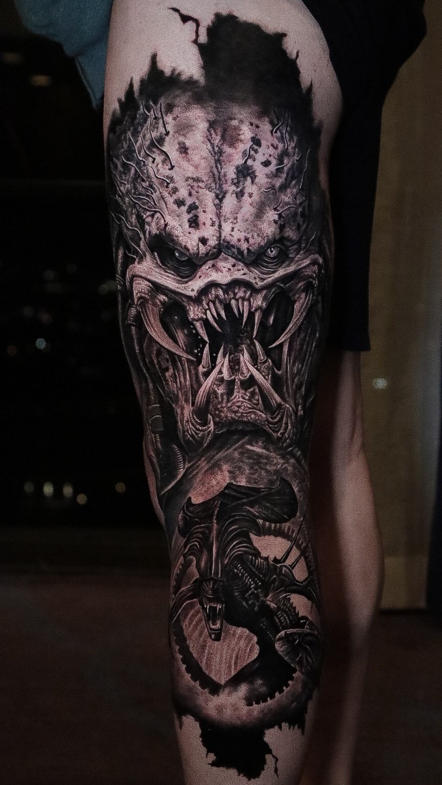Big shout out to my client for sitting like a champ during this 3 day piece at the @dctattooexpo Appreciate him allowing me to do this alien-predator 