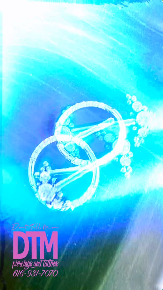 A unique experience. Online booking available through our links in our bio, or directly from our website. Try it. #piercings #threadedless #newpiercin