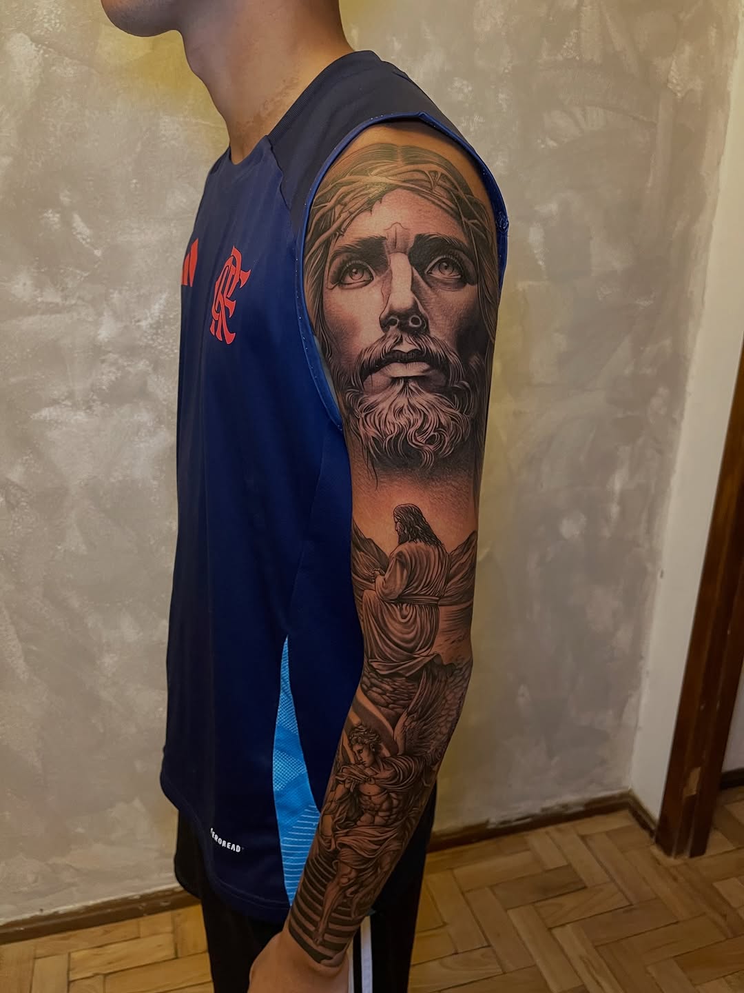 Fechamento de braço com temática religiosa 

Projeto feito com base na referência que o cliente me trouxe. Vamos montar o seu ? 
.
.
.
Contato e agend