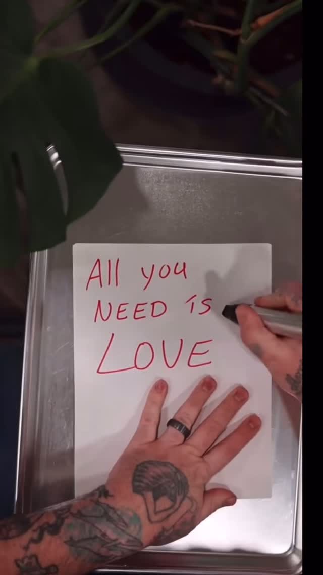 Görmesini istediğin arkadaşına gönder  Belki aşkınla değil ama Dövmenle yaşlanabilirsin ☀️
Bilgi ve randevu için 0553 506 49 61