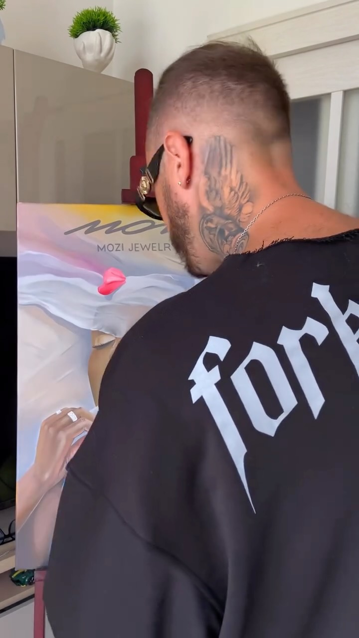 Special for Mozi J @mozi_j @jey.mozi  

Sweatshirt @forkover.mmxxll