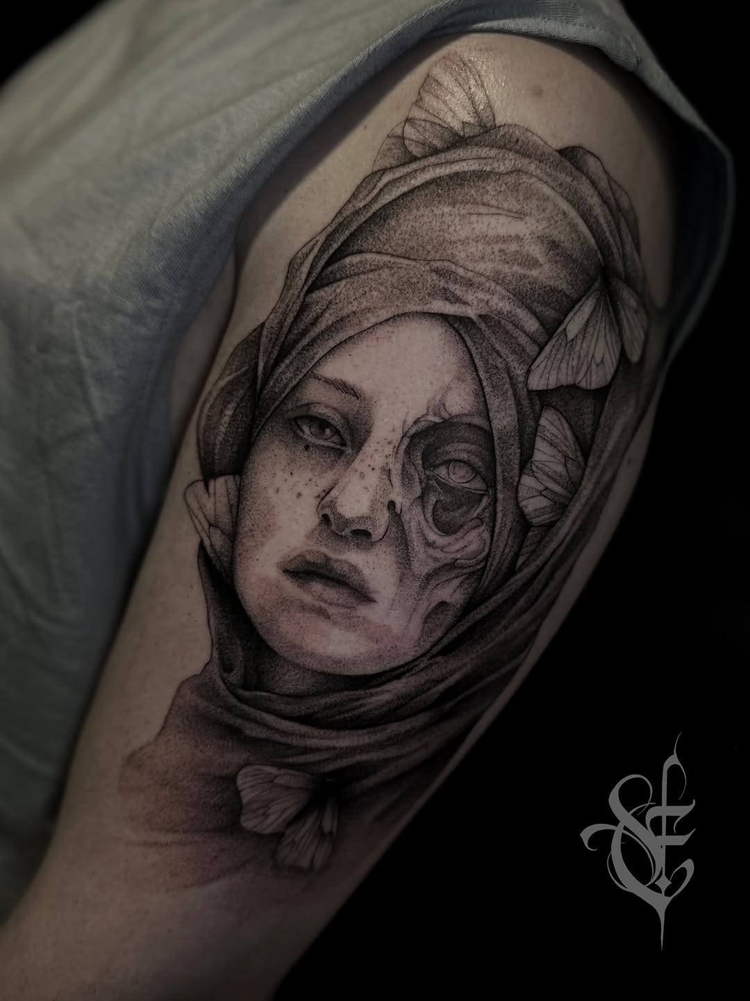 Merci Antoine d’avoir adopter ce motif que j’avais dessiner sans pour autant penser le tatouer 
Je suis très heureuse d’avoir pu l’encrer 
Et merci po