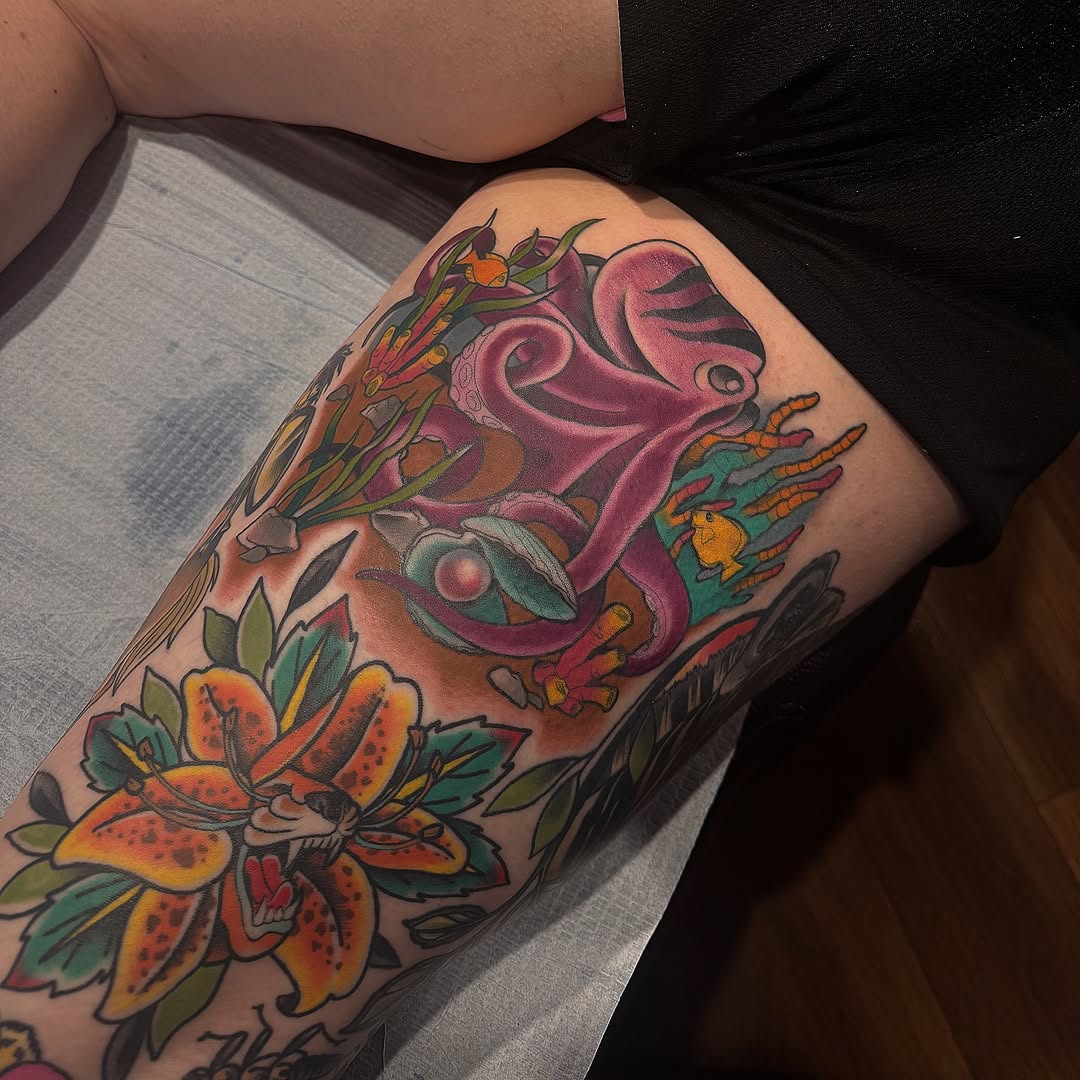 I almost didn’t post this because the lighting was weird, but fuck it.️️

Lines & black healed, color fresh. Everything around it is my work, as well!
