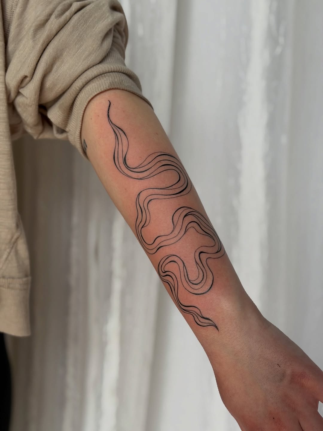 I love love loveee anything abstract! Being able to draw something that flows with your body is one of my favorite things to do! 

✨link in bio to boo