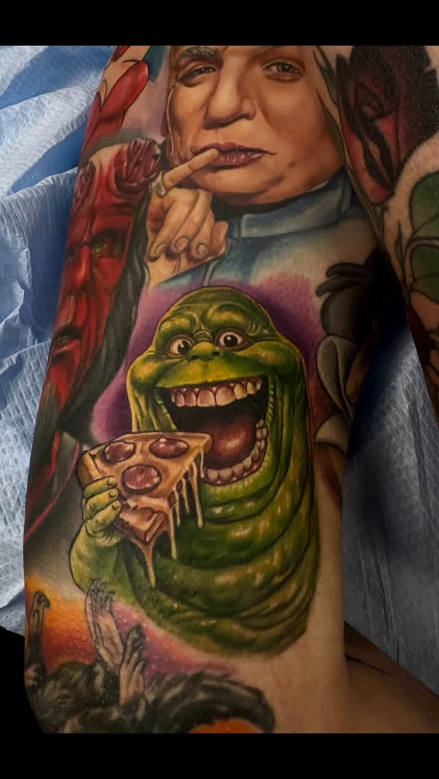 SLIMER by our very own @natebjorktattoos on @krissydiane_tattoos 
.
#tattoosnob #tattoosofinstagram #toptattoos #legtattoos #tattooideas