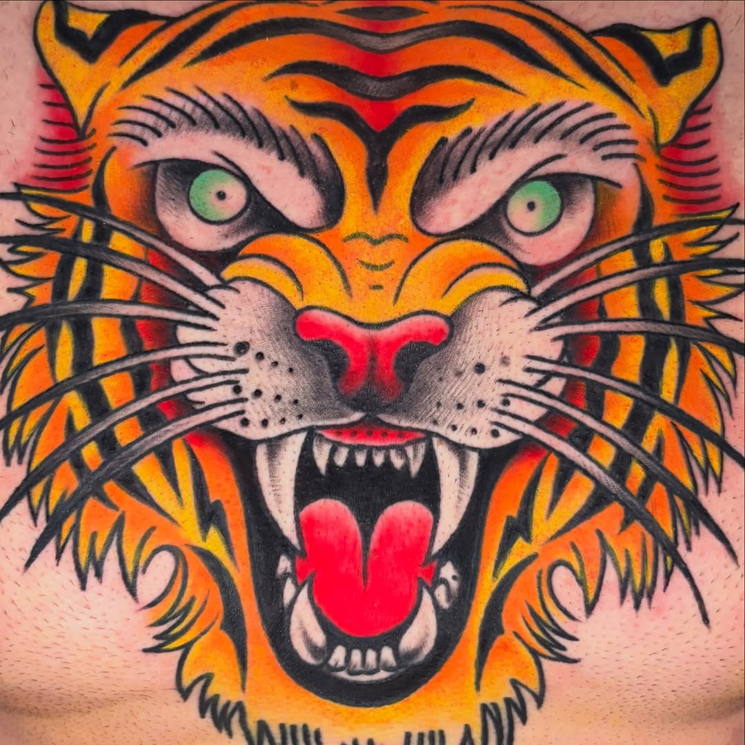 Meowwww 
american trad tiger chest piece complete 
Done in three sessions bc damn that’s a big cat!!! Started at a tattoo convention, @tattooartsandcr