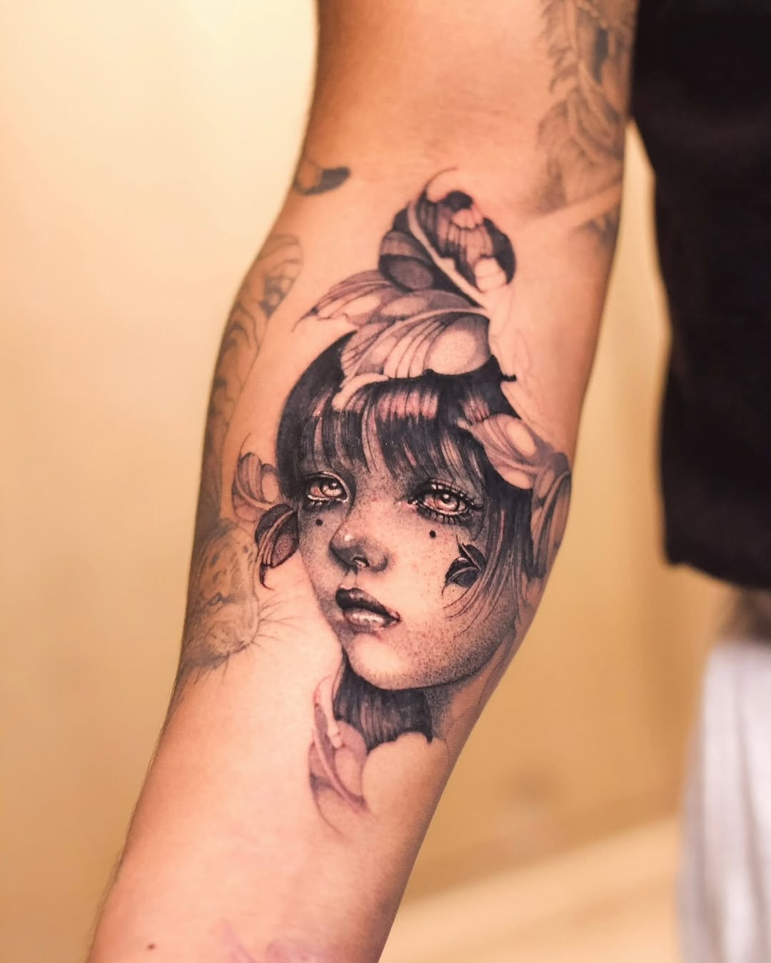 1er sesión de una Geisha floral✨Ya quiero terminar toda la pieza ✨Siempre recibo sus ideas con emoción 

 Manda DM para cotizar tu próximo proyecto. ¡