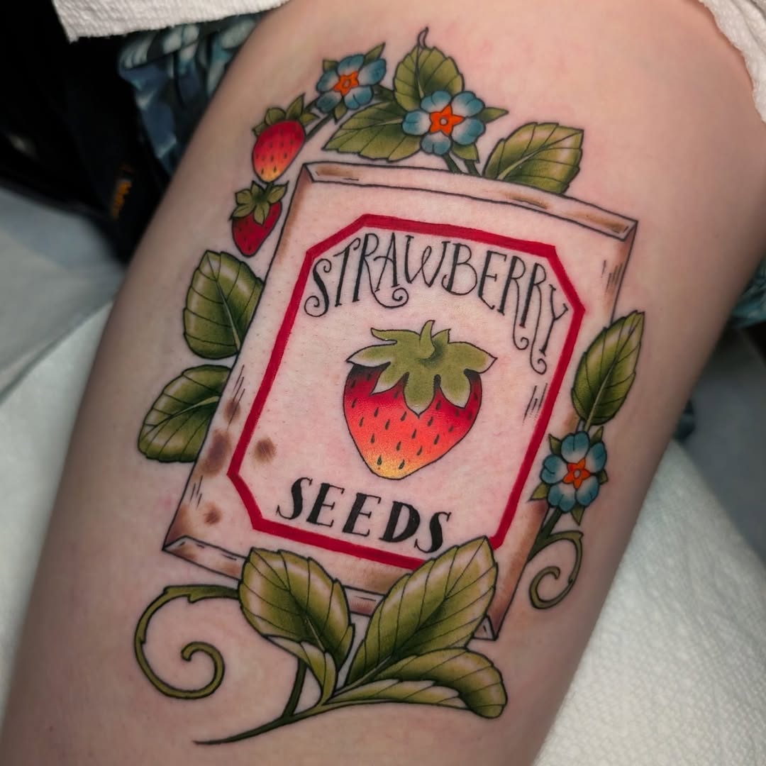 Thank you so much for getting this vintage seed packet that I drew up a while back @mershroomz  

.

#strawberrytattoo #floraltattoo #planttattoo #neo
