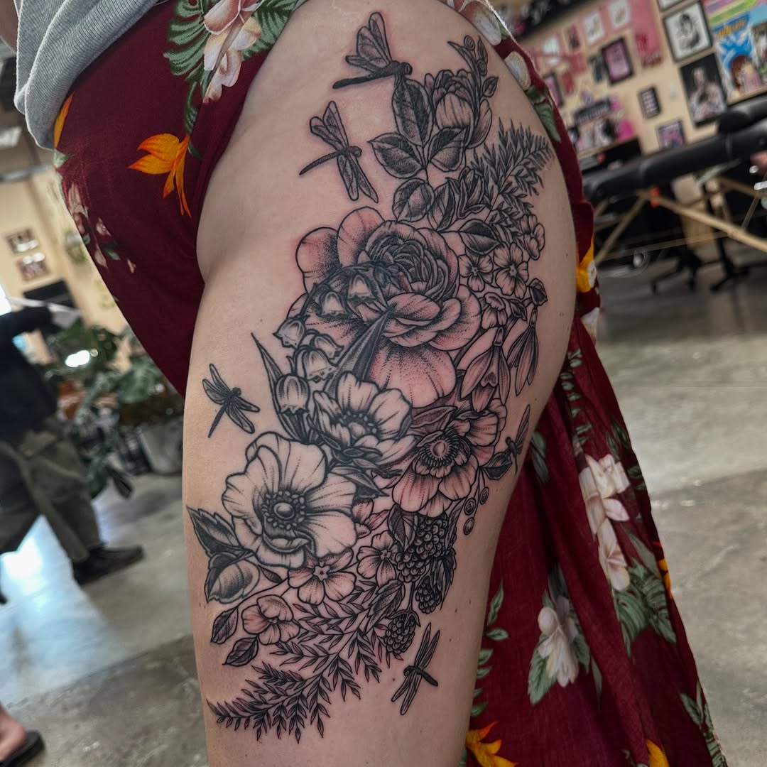 •Flowers!!! I’d love to do more large scale floral designs like this!•
•
•
•
•
•
•
•
•
•
•
•
#floral #floraltattoodesign #floraltattoo #floraltattooar