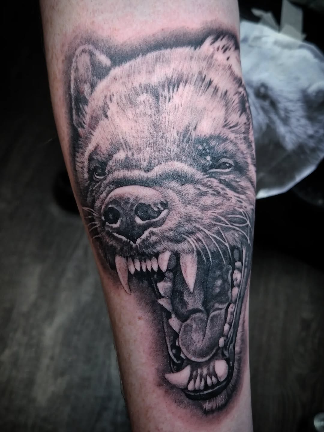 

#ladypaintattoo #tattoo #blackandgreyrealism #blackandgreytattoo #wolverinetattoo