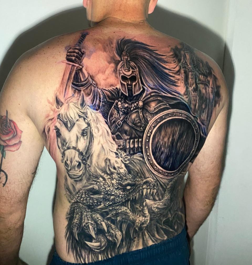 São Jorge! 
Realizado em duas sessões, fechamento e cobertura!
Aqui transformamos suas ideias em arte! ✅

#tattoo #tatuagem