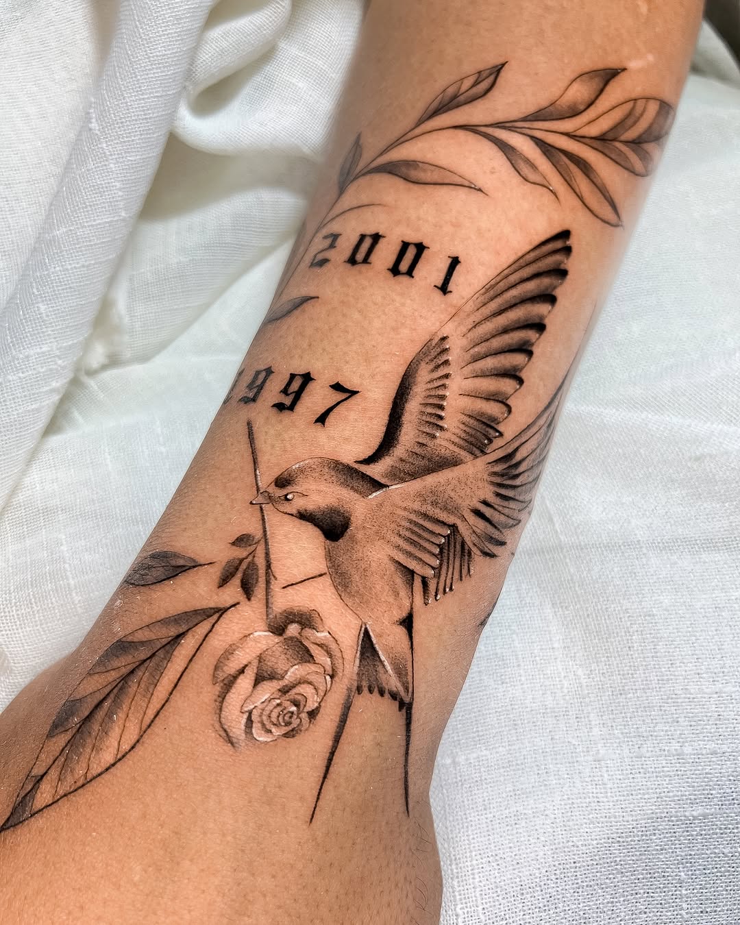 Agenda abierta ✨ ‍
Terminando de cerrar cupos Julio y agosto 

#fineline #tatuajesbogota #lineafinatattoo #tatuajes #golondrinas #rosastattoo