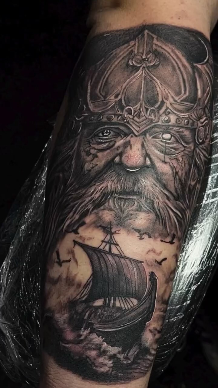 Transformando piel en arte ✍

Descubrí el mundo de la tinta con diseños únicos y personalizados. Cada tatuaje cuenta una historia, cada trazo una emoc