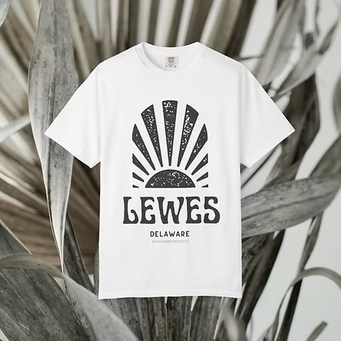 ✨ Some new things on the site ✨
#lewes #lewesdelaware #blacksandstattooco #merch #tshirt