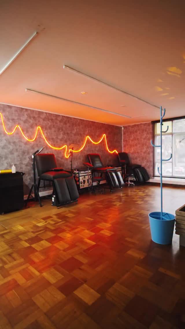 Bienvenidos a Eternum Gallery✨ un espacio donde el arte y la creatividad cobran vida, creado para la comodidad de los clientes donde puedan disfrutar 