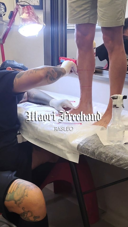 O Freehand é uma técnica muito conhecida, que elabora artes únicas pra o corpo de cada cliente. 

Esse Maori foi feito pelo @_rasleo

O que acharam?