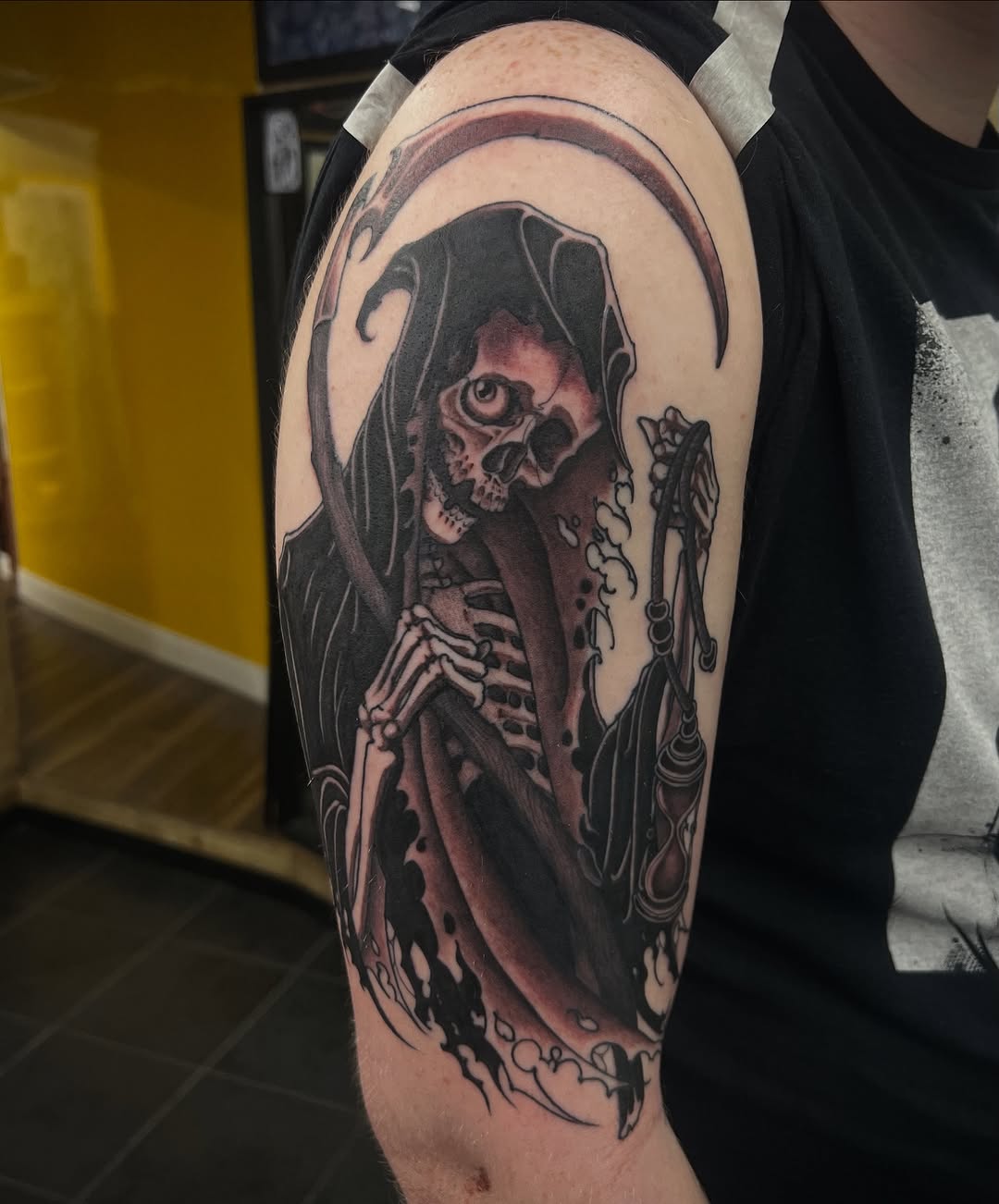 Fun reaper i got to do recently!
Swipe for progress pictures
.
.
.
#tattoo #blackandgreytattoo #reapertattoo #bathuk #bathtattoo