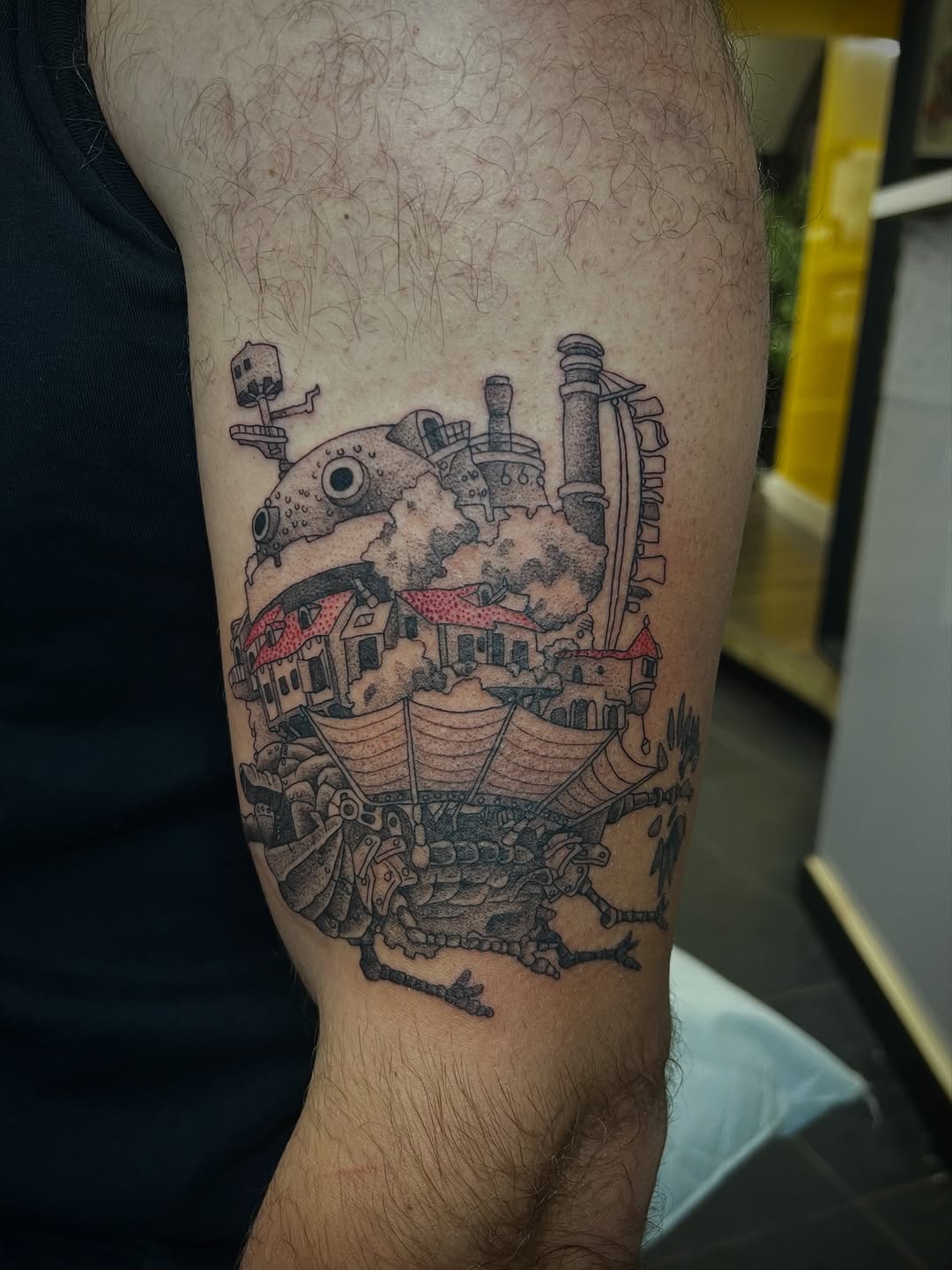Howls castle 
.
.
.
#tattoo #bathuk #bathtattoo #bathtattooartist #anime #animetattoo #manga #mangatattoo #animetattooartist #howlsmovinfcastle #howls