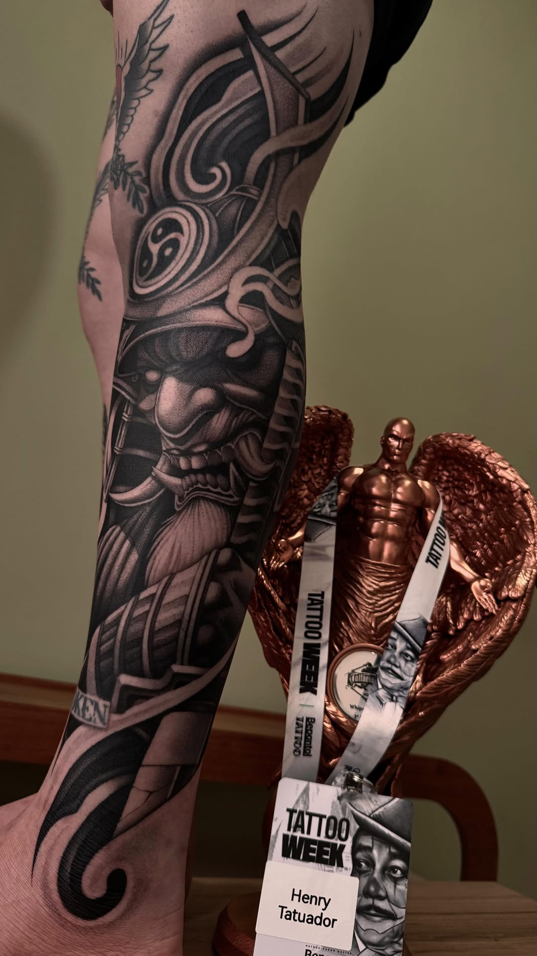  Trabalho apresentado e premiado em terceiro lugar no Whipshading NA MAIOR  convenção do mundo @tattooweek  Foram mais de 30 horas de agulhada, inteir