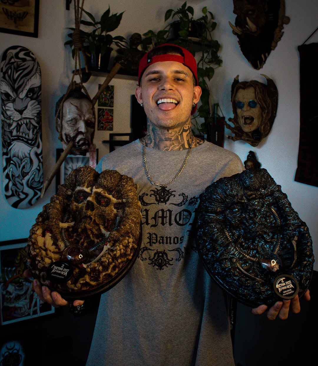 MELHOR DO EVENTO & WHIPSHADING 

Tive o privilégio de ser premiado na Categoria Whipshading e melhor do evento na convenção @araucariatattoofest . Pro