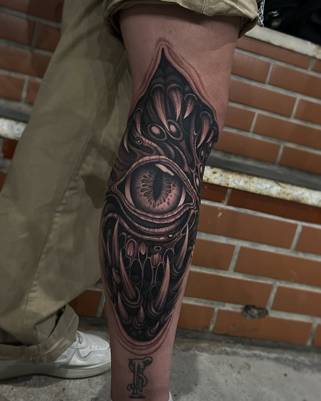 Trabalho que rolou nesse final de semana p/ apresentar na primeira edição @gomakefest 100% 3RL contando cerca de 23 horas de tattoo, obrigado de coraç