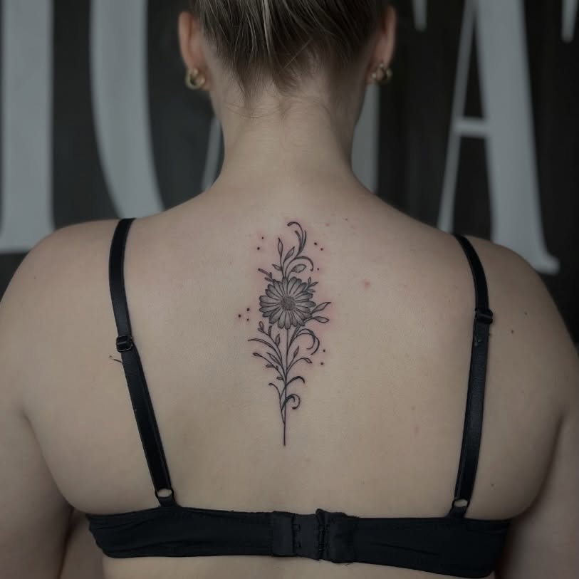 Spine sunflower for a friend
Thankyou @ellemijn._pj !!
——————————————————————————————
Zoetermeer, Zuid-Holland
-tattoo studio hooks ink
———————————