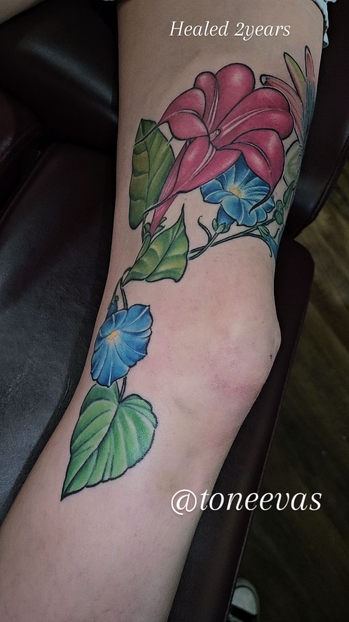 Fun fun fun piece tht I can't wait to get back into. #ink10citytattoosanantonio #toneevastattoos #flowers #healed #lovemyjob