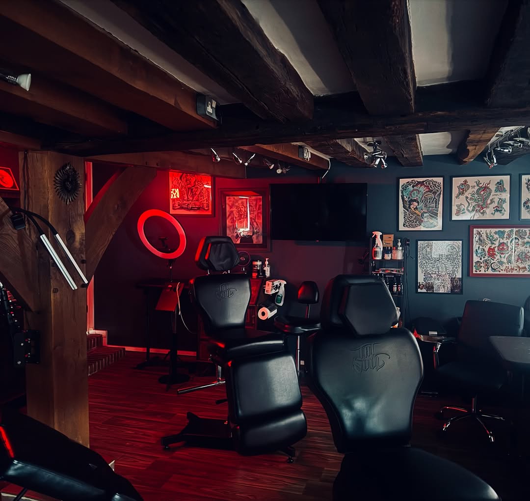 Calm before the storm…

Come down and get booked in, walk ins also available most days

#tattoo #wokingham #tattoostudio #berkshire