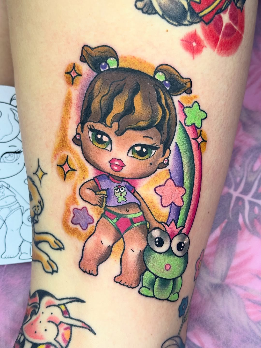 baby yasmin ✨ i’d LOVE to tattoo more bratz babies! thank u anna 
•
•
•
#pittsburghtattooartist #yasminbratz #bratztattoo #y2ktattoo #nostalgia