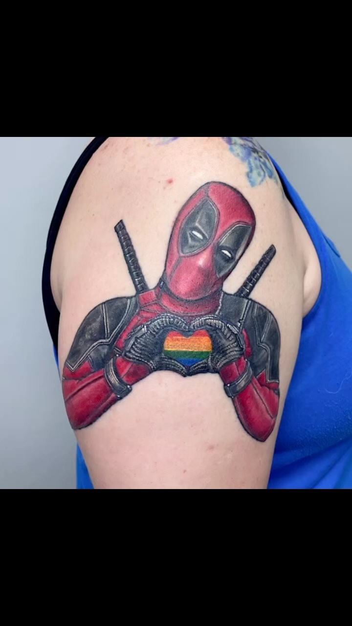 Could NOT get the lighting right on this but you get the idea. Starting this Deadpool sleeve and sooo excited to get weird with it!
.
.
.

#tattoo #ta