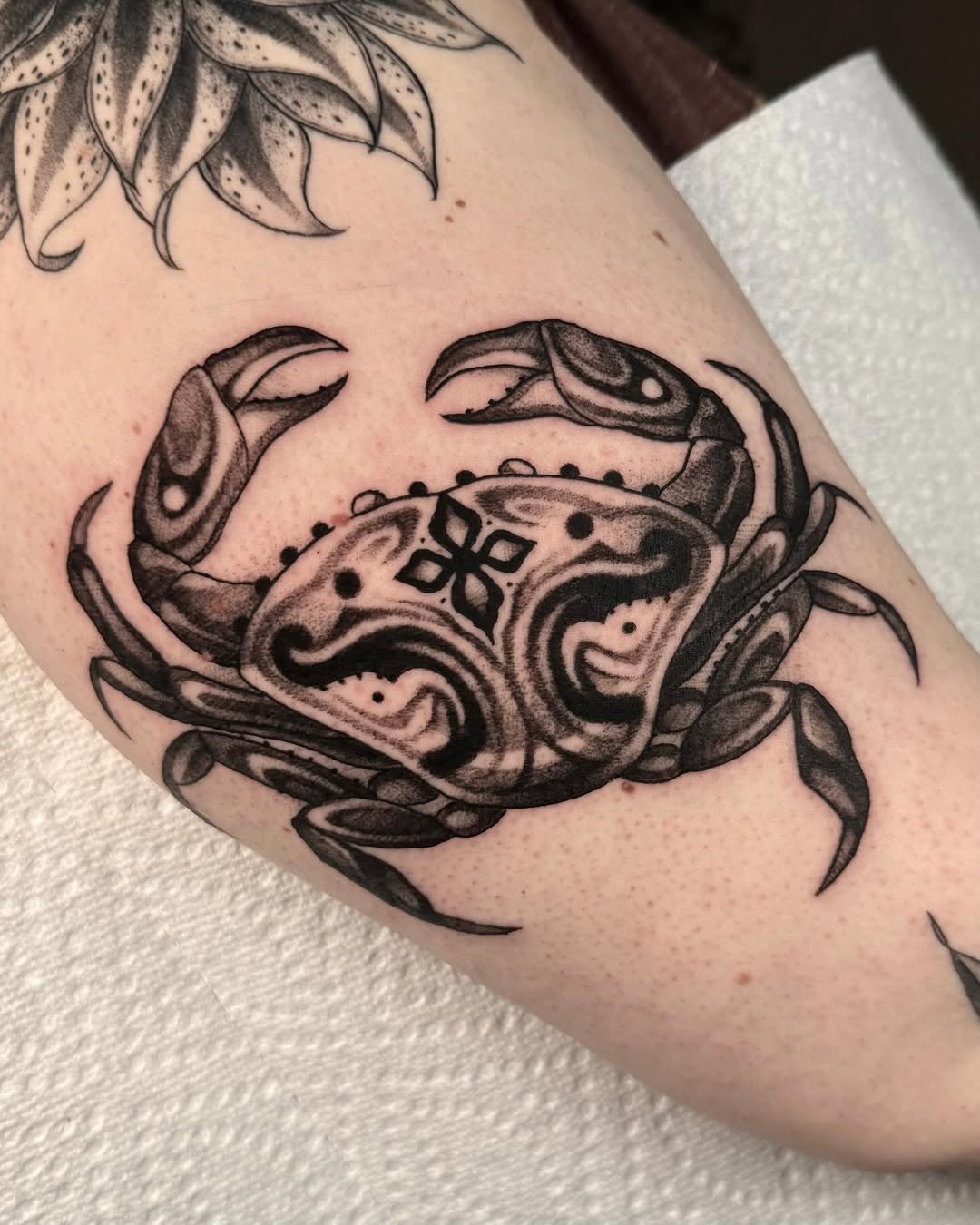 finished up this mostly healed pre drawn mantis that we started this spring! thanks cassidy for give him a home:) 
-

-

-
#tattoo #tattooartist #wisc