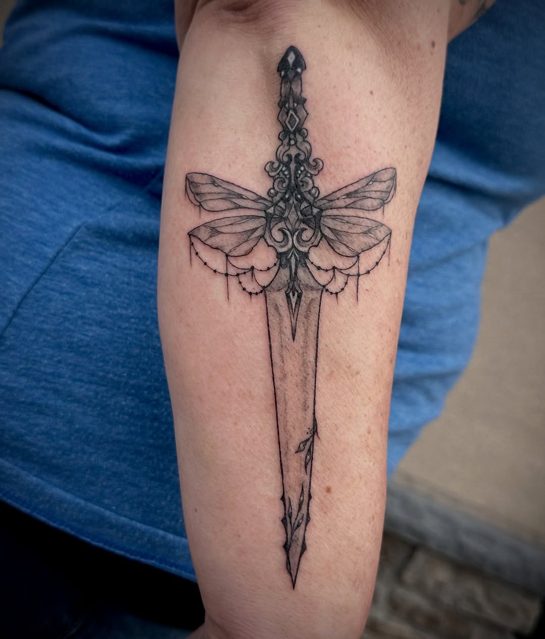 One from my wanna do’s for Mrs.Jenn ✨️

#dragonfly #dragonflytattoo #blackandgreytattoo #dbreink #dbreinktattoo #michigantattooers #warrenmi #bodymods