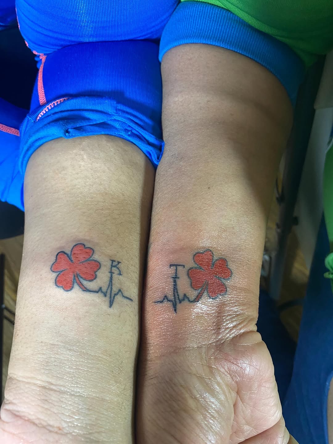 Late Post: Matching red clover tattoos for my sis @kimbernicki and her daughter 
#inkgrind #grindstrong #coolkidsneversleep #tattoo #dmv