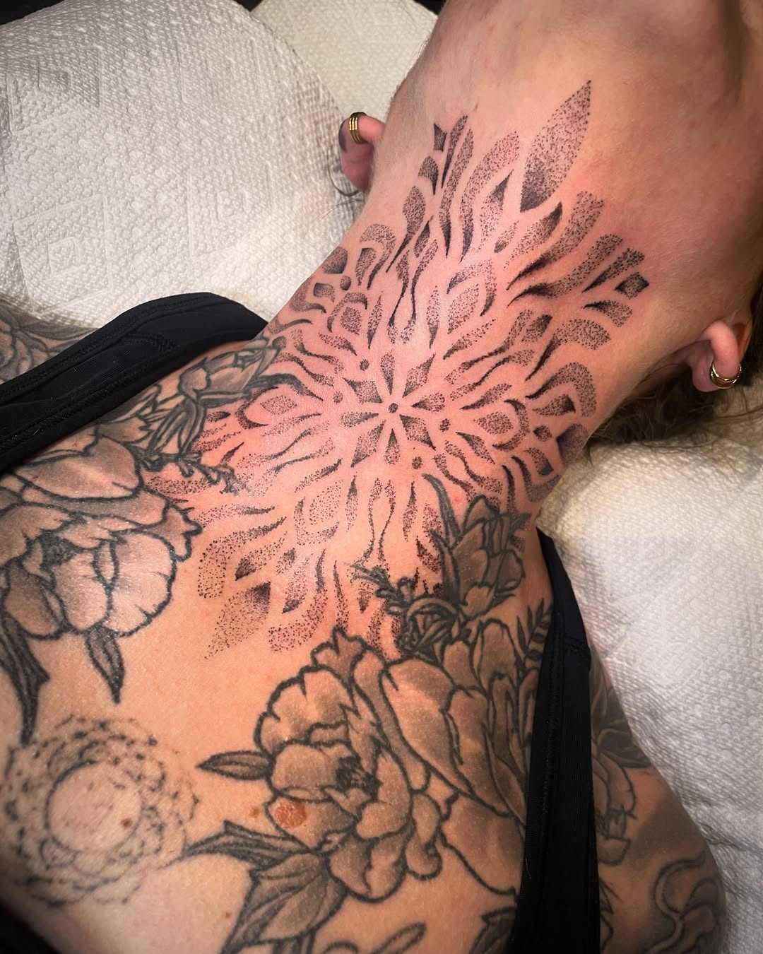 !!!!!! OBSESSED !!!!!!!
throat mandala i did for my manager/bestie today ✨ thanks for being so brave yak attack

other stuff not done by meee