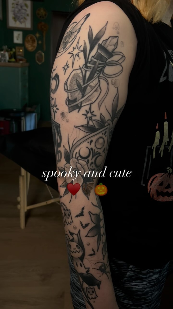Cute little spooky sleeve on our girl Katherine! She originally picked up some spooky up for grabs I had designed and we ended up creating the cutest 